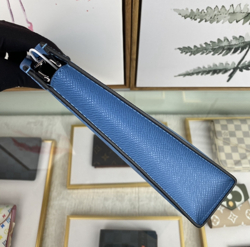 Louis Vuitton（ルイヴィトン）ヴォワヤージュ MM クラッチバッグ M30761