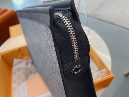 Louis Vuitton ☆ ルイヴィトン メンズポーチ、クラッチ、セカンドバッグ