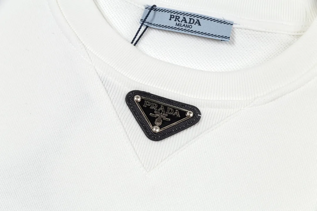 【PRADA公式旗艦店】ご好評に付き再入荷！！