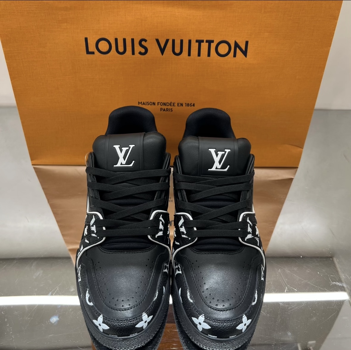 新作メンズ*LV*Trainer スニーカー モノクロモノグラム レザー