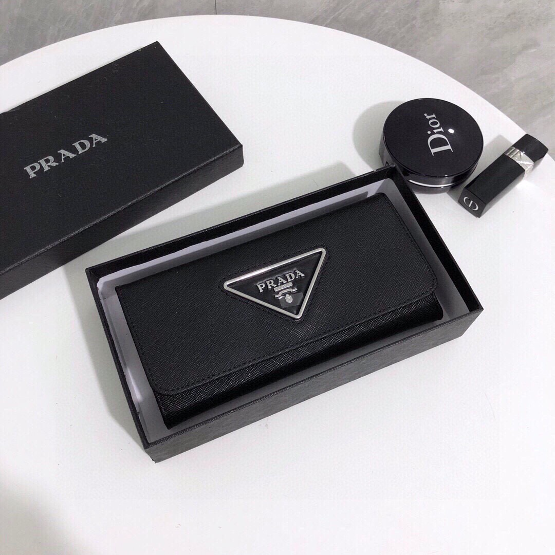 PRADA二つ折り財布