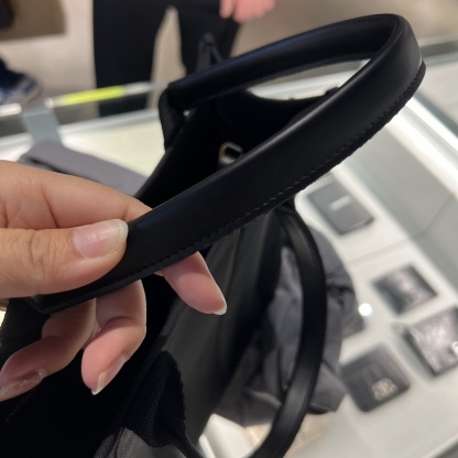 【バレンシアガ】超セール！ハードウェア トートバッグ UNISEX