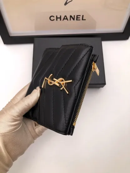 モノグラム コンパクト スリーフォールド ウォレット（ブラック／テクスチャードキルティングレザー）