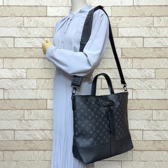 LOUIS VUITTON ルイヴィトン モノグラムエクリプス ショルダーバッグ モノグラムエクリプス ブラック メンズ 中古