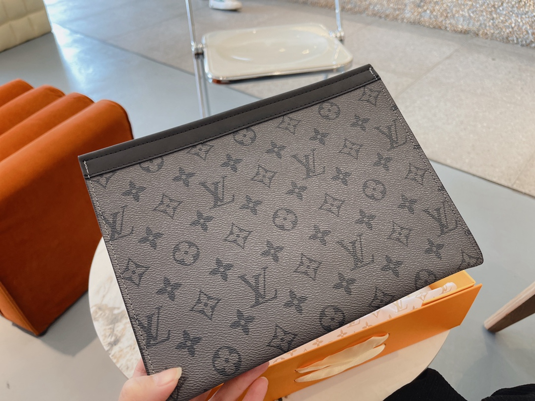 Louis Vuitton ☆ ルイヴィトン メンズポーチ、クラッチ、セカンドバッグ