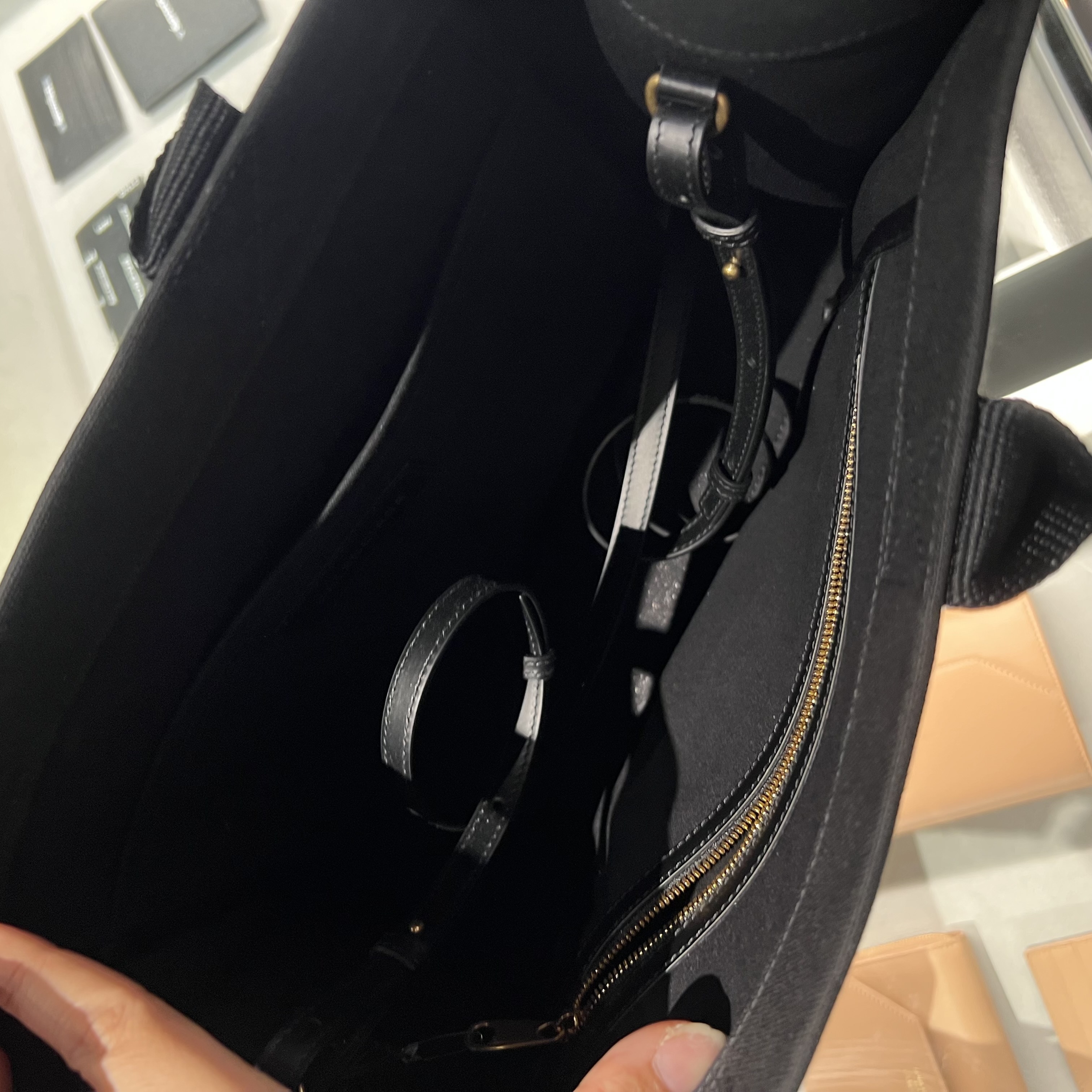 【バレンシアガ】超セール！ハードウェア トートバッグ UNISEX