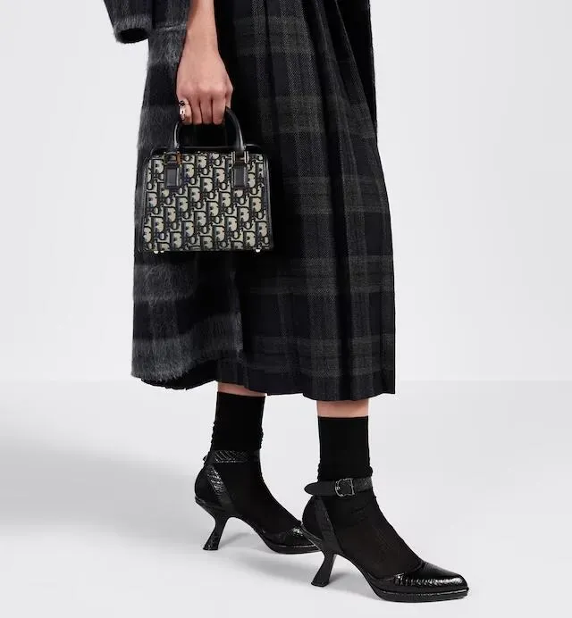 8月中旬入荷♪DIOR◆コンパクト可愛い♪Oblique Small Bag M928