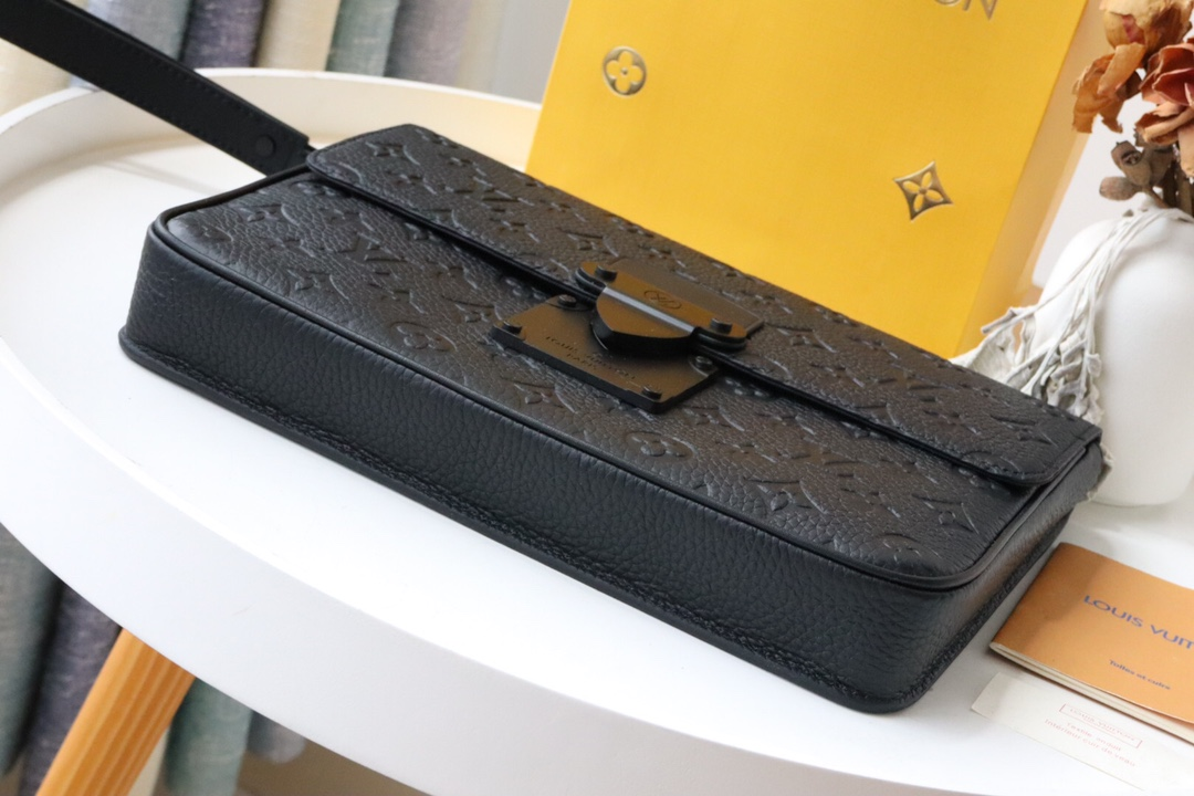 Louis Vuitton ルイヴィトン SロックA4ポーチクラッチ