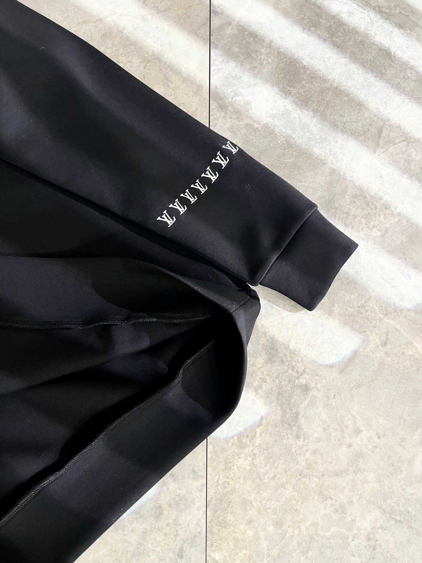 LOUIS VUITTON バックロゴ ユニセックス プルオーバー