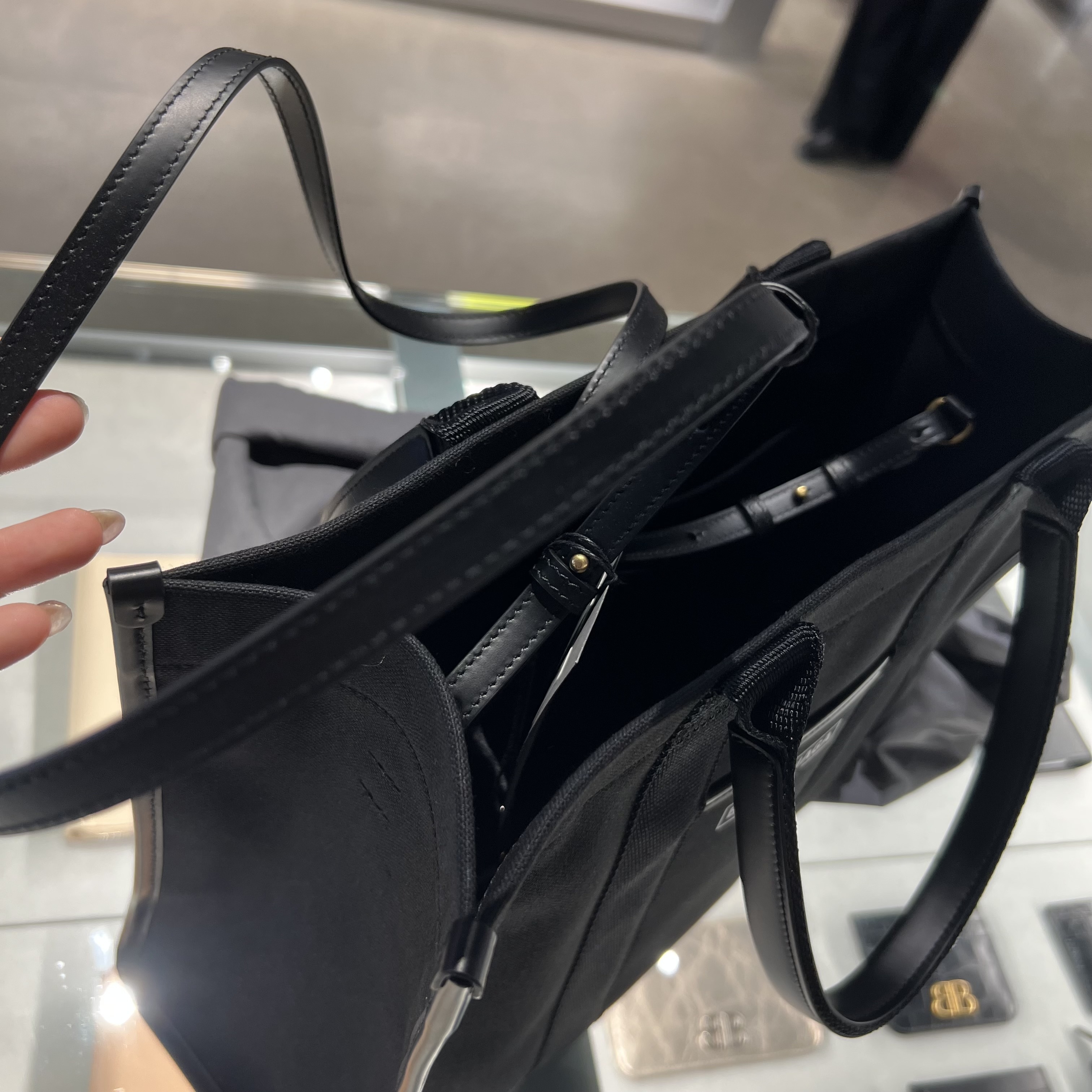 【バレンシアガ】超セール！ハードウェア トートバッグ UNISEX