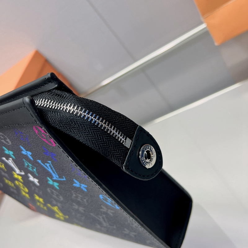 Louis Vuitton ☆ ルイヴィトン メンズポーチ、クラッチ、セカンドバッグ