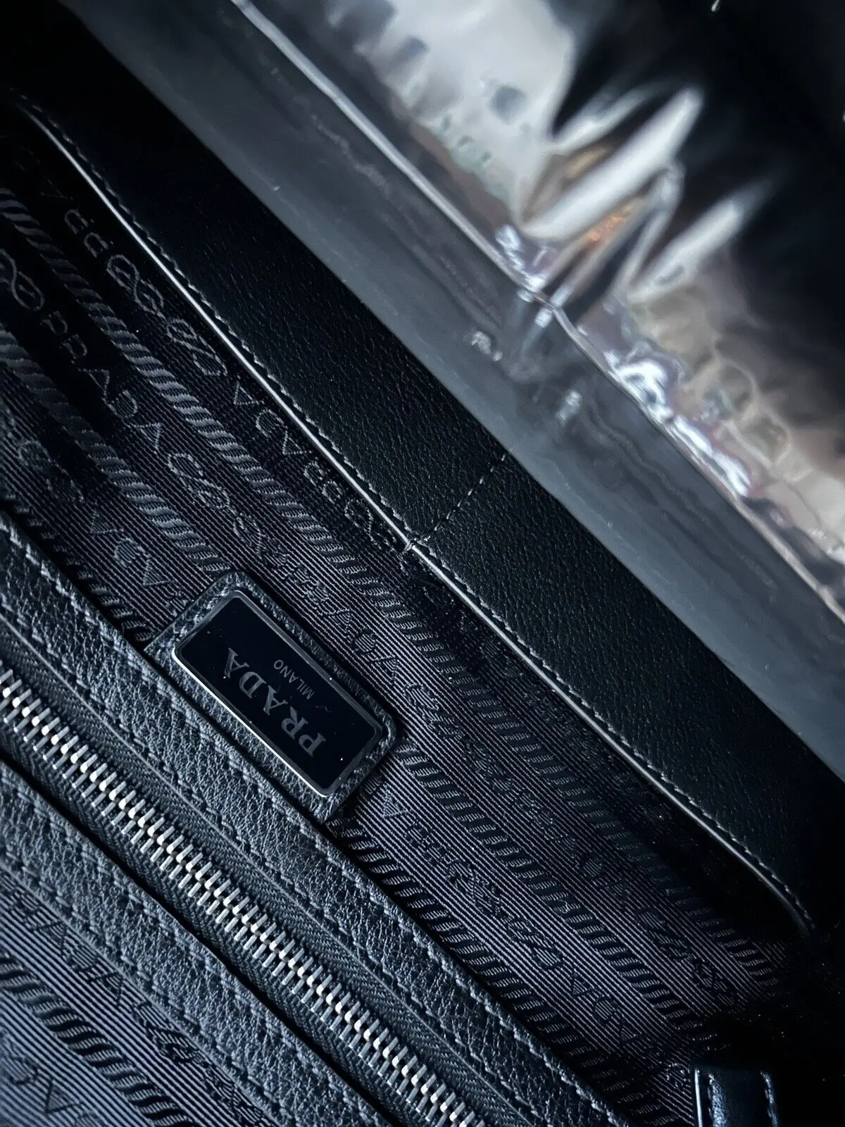 PRADA プラダロゴ レザー ブリーフケース ビジネスバッグ 2VE368