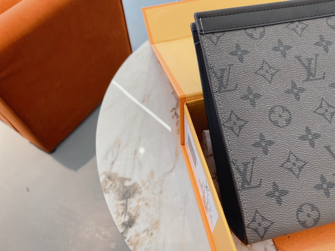 Louis Vuitton ☆ ルイヴィトン メンズポーチ、クラッチ、セカンドバッグ