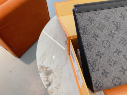 Louis Vuitton ☆ ルイヴィトン メンズポーチ、クラッチ、セカンドバッグ
