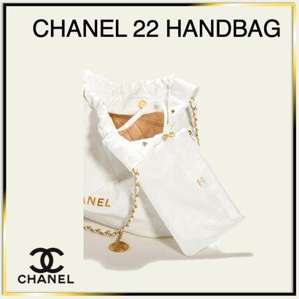 通勤からお出かけまで♪【CHANEL】Chanel 22 Handbag