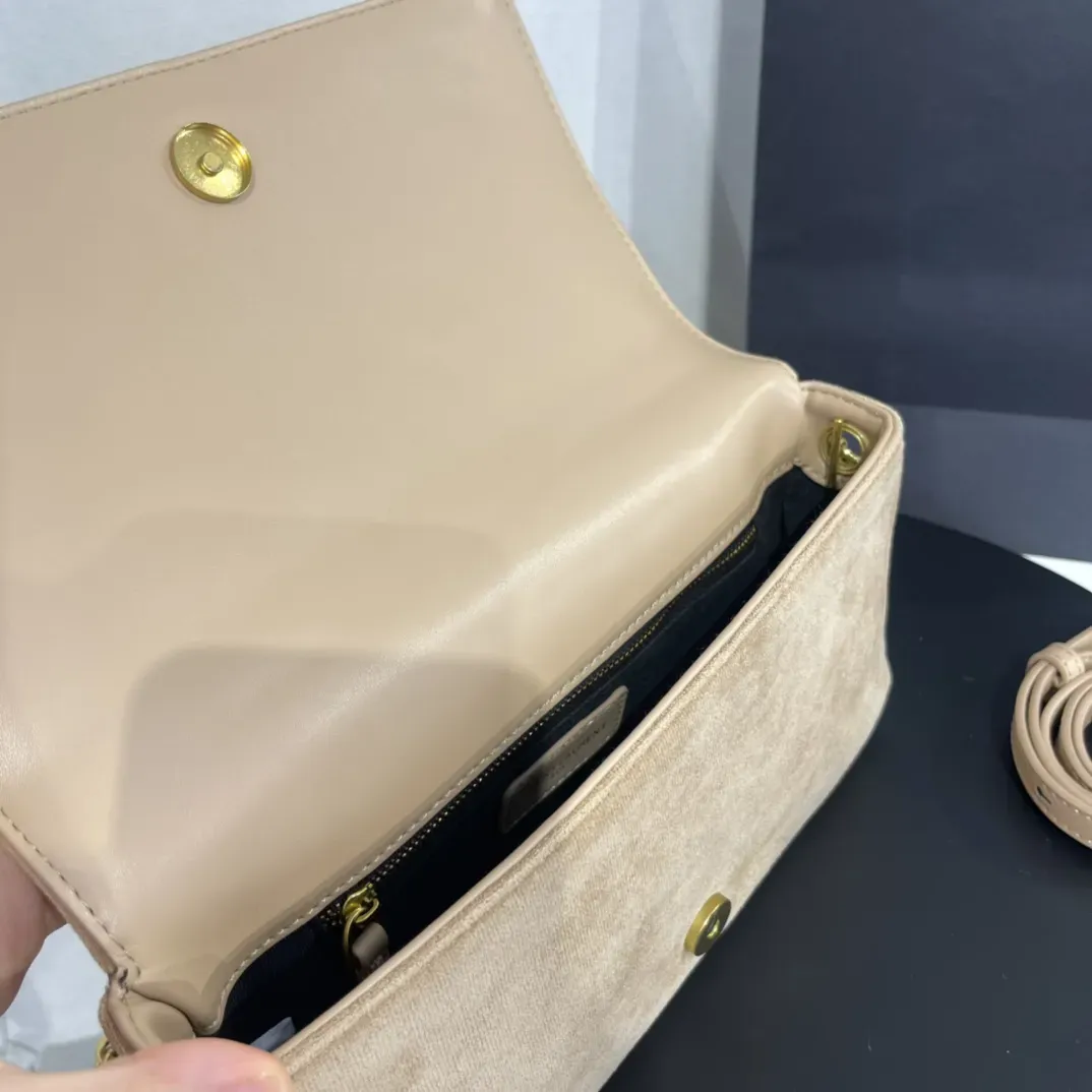 イヴ・サンローラン ブラック スエード モノグラム ミディアム ケイト タッセル バッグ