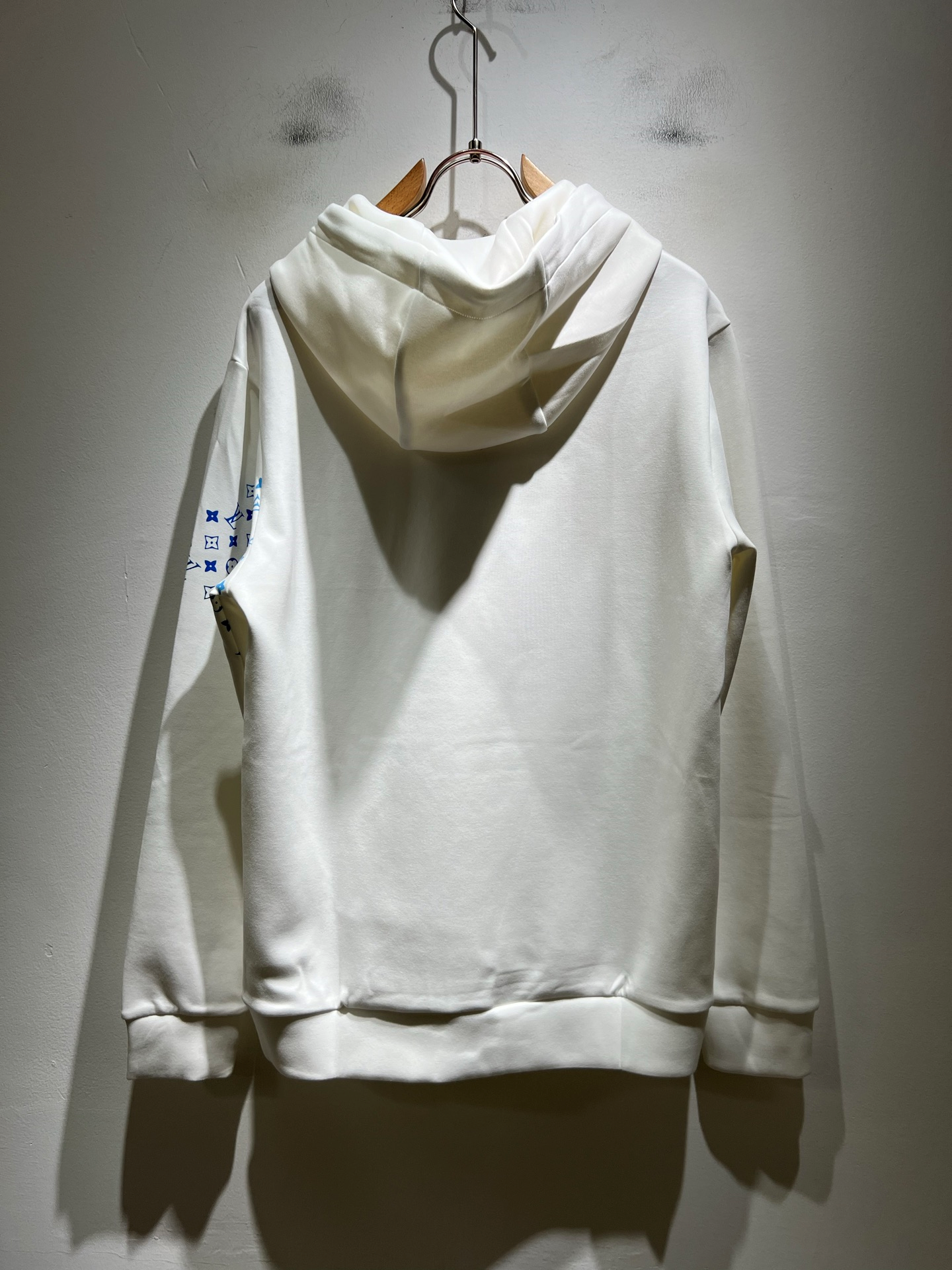 LOUIS VUITTON バックロゴ ユニセックス ロングスリーブ フーディー