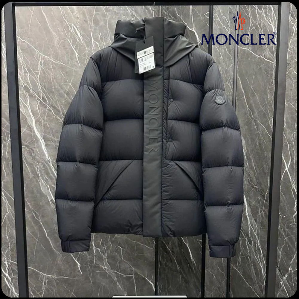 【MONCLER】Madeira フロントロゴ ショート ダウンジャケット