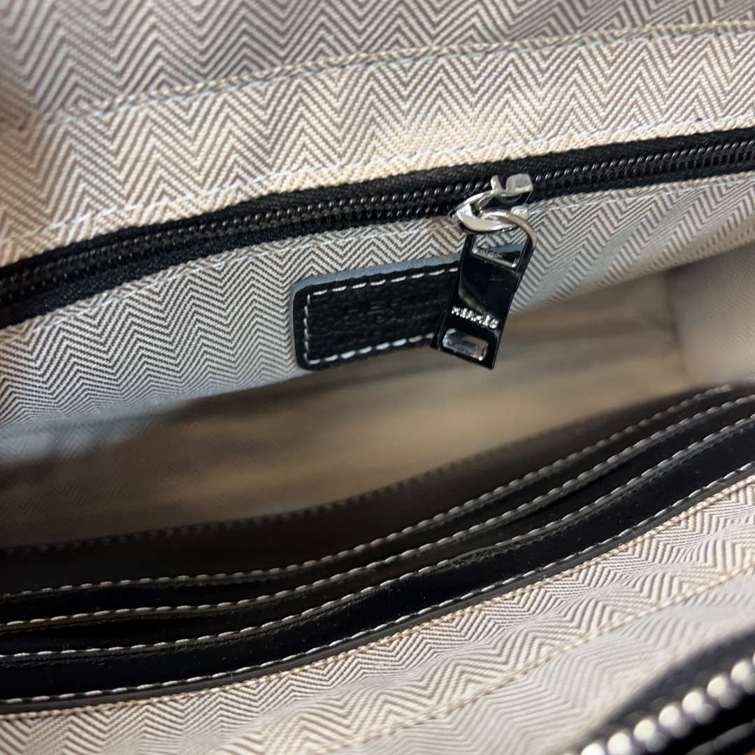 Hermesエルメス・レザークラッチバック