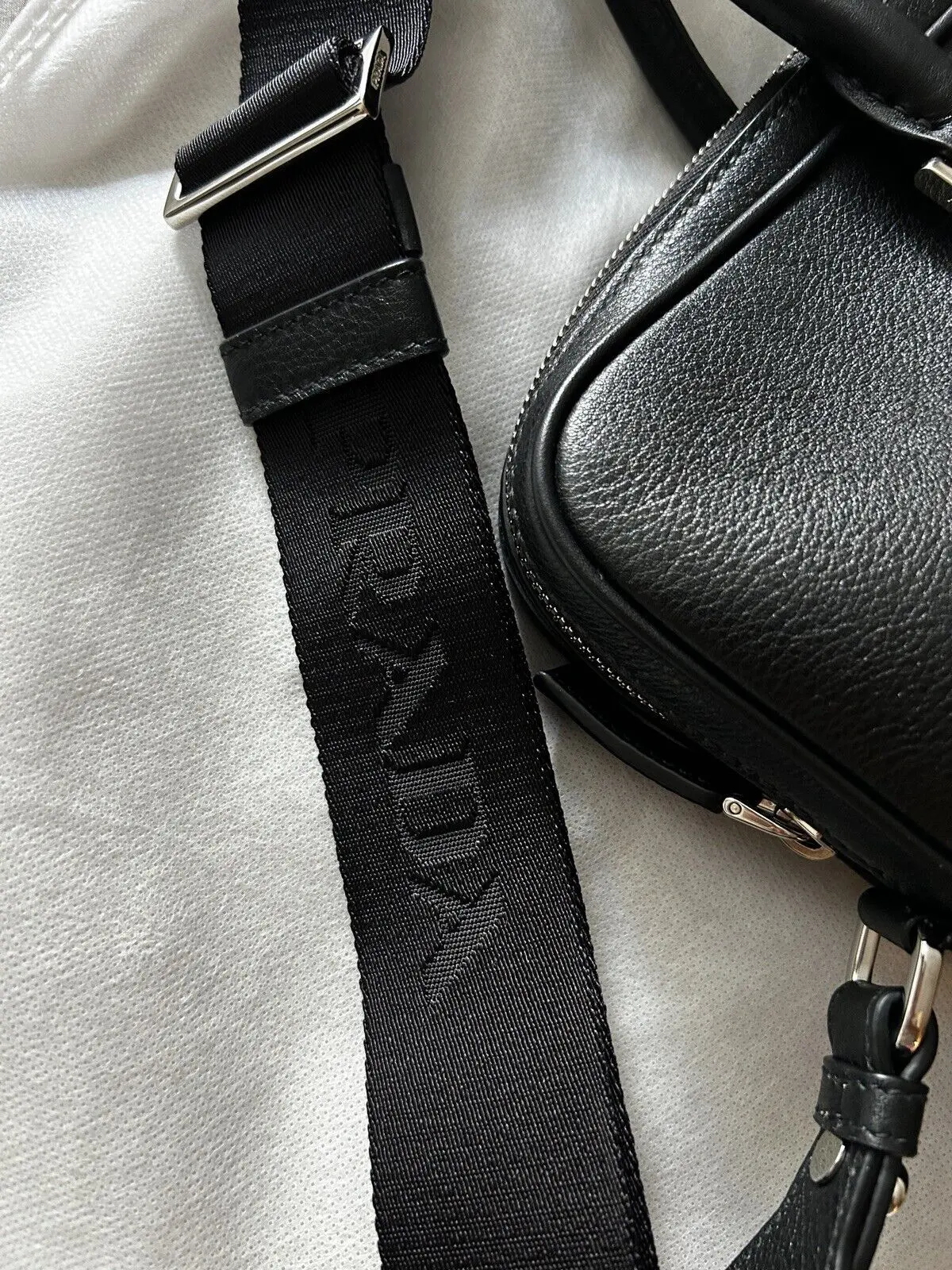 PRADA プラダロゴ レザー ブリーフケース ビジネスバッグ 2VE368