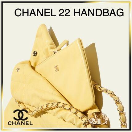 通勤からお出かけまで♪【CHANEL】Chanel 22 Handbag