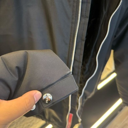 ☆送料関税込☆PRADA フード付  ブルゾンジャケット☆