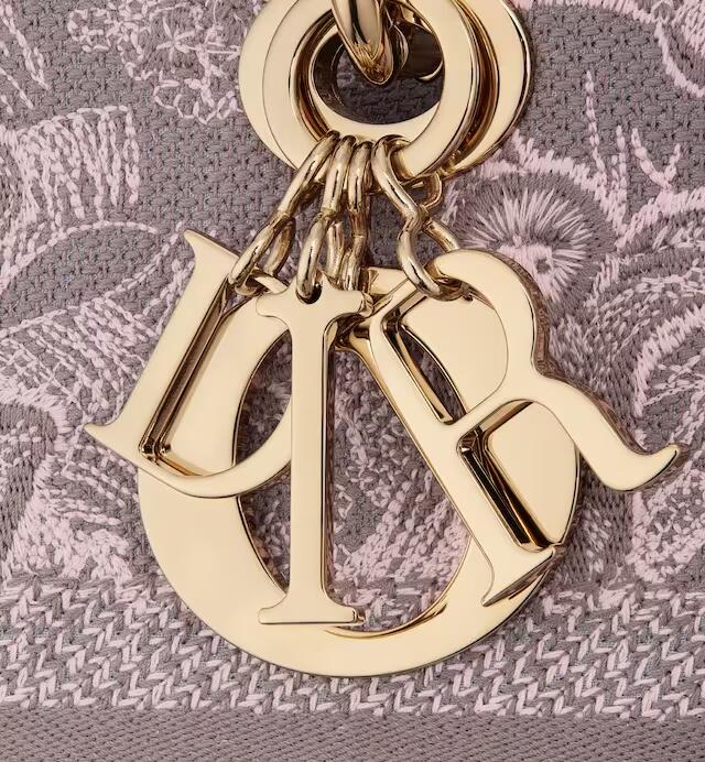 《上品なピンクカラーが素敵》Dior LadyD-Liteミディアムバッグ