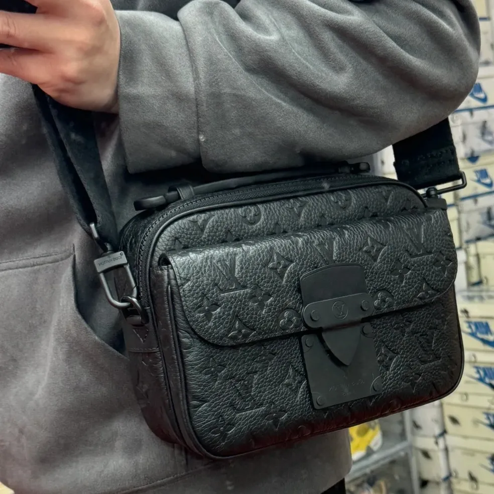 【マルチバッグ】Louis Vuitton　Sロック メッセンジャー バッグ