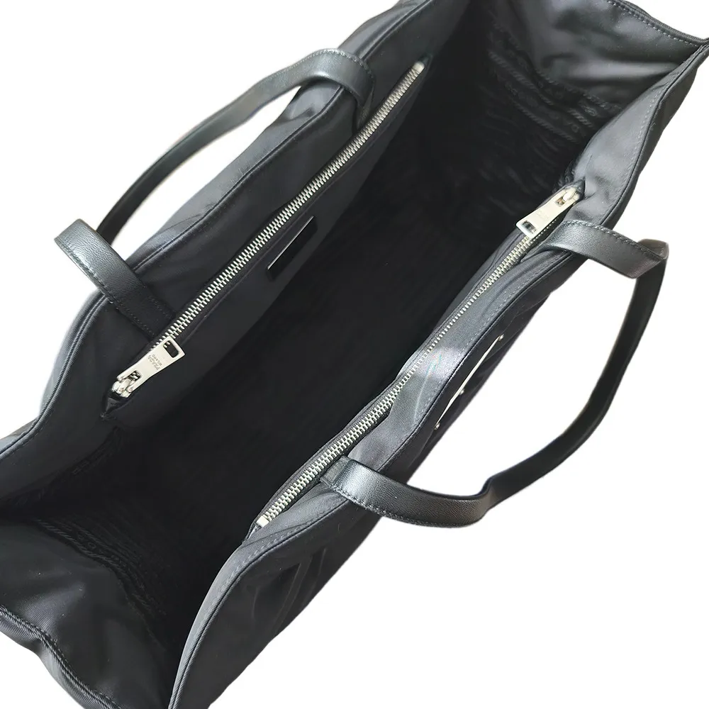 PRADA パッデドナイロン ショッピングトート