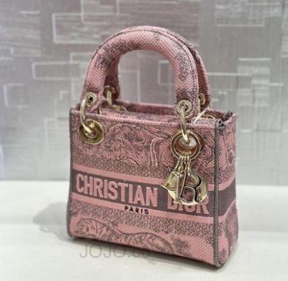 《上品なピンクカラーが素敵》Dior LadyD-Liteミディアムバッグ