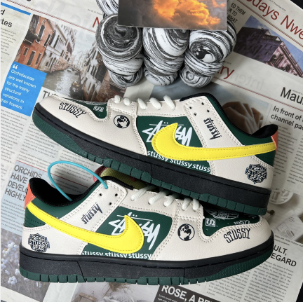 Nike Dunk Low "Stüssy Beemer"【本物の商品保証】【代金引換】