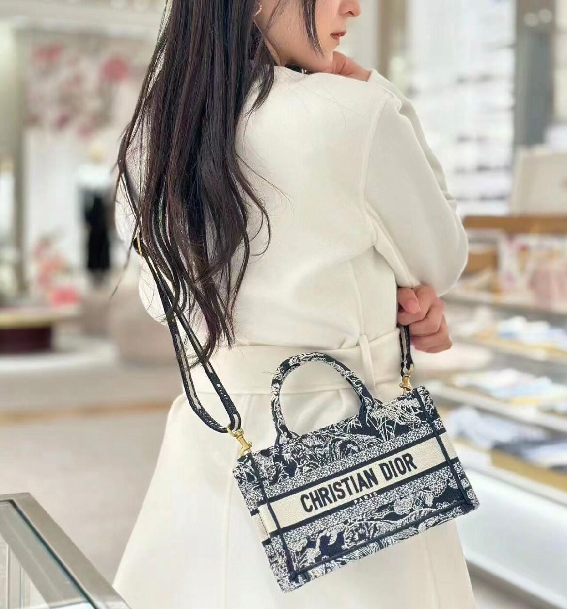 【人気♡】DIOR BOOK TOTE バッグ ミニ ストラップ付
