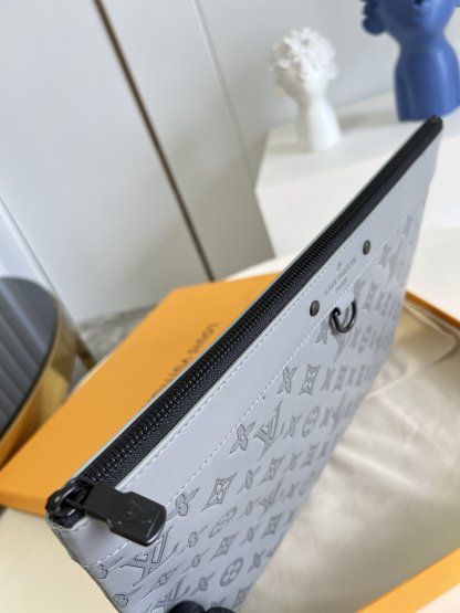 LOUIS VUITTON ポシェット・ディスバリーGM グレーM81385