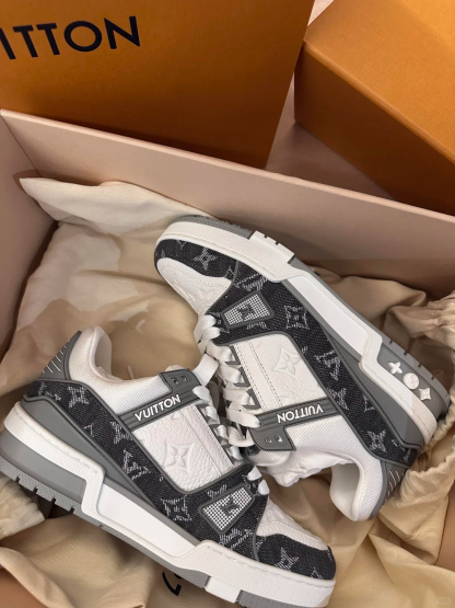 ◆人気を誇る1足【 LV 】LV トレイナー・ライン スニーカー 3色
