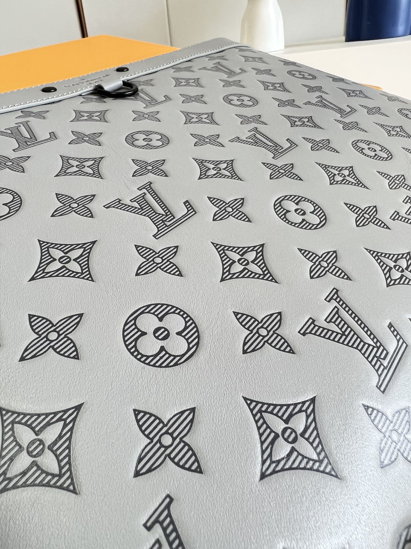 LOUIS VUITTON ポシェット・ディスバリーGM グレーM81385