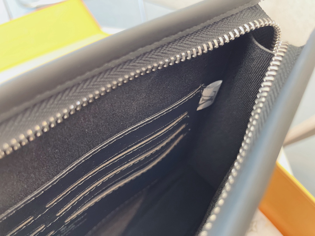 Louis Vuitton ☆ ルイヴィトン メンズポーチ、クラッチ、セカンドバッグ