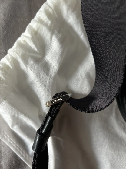 PRADA プラダロゴ レザー ブリーフケース ビジネスバッグ 2VE368