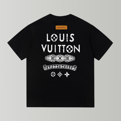 LOUIS VUITTON x Chrome Hearts コラボレーション、26SS 限定版ロゴプリントTシャツ