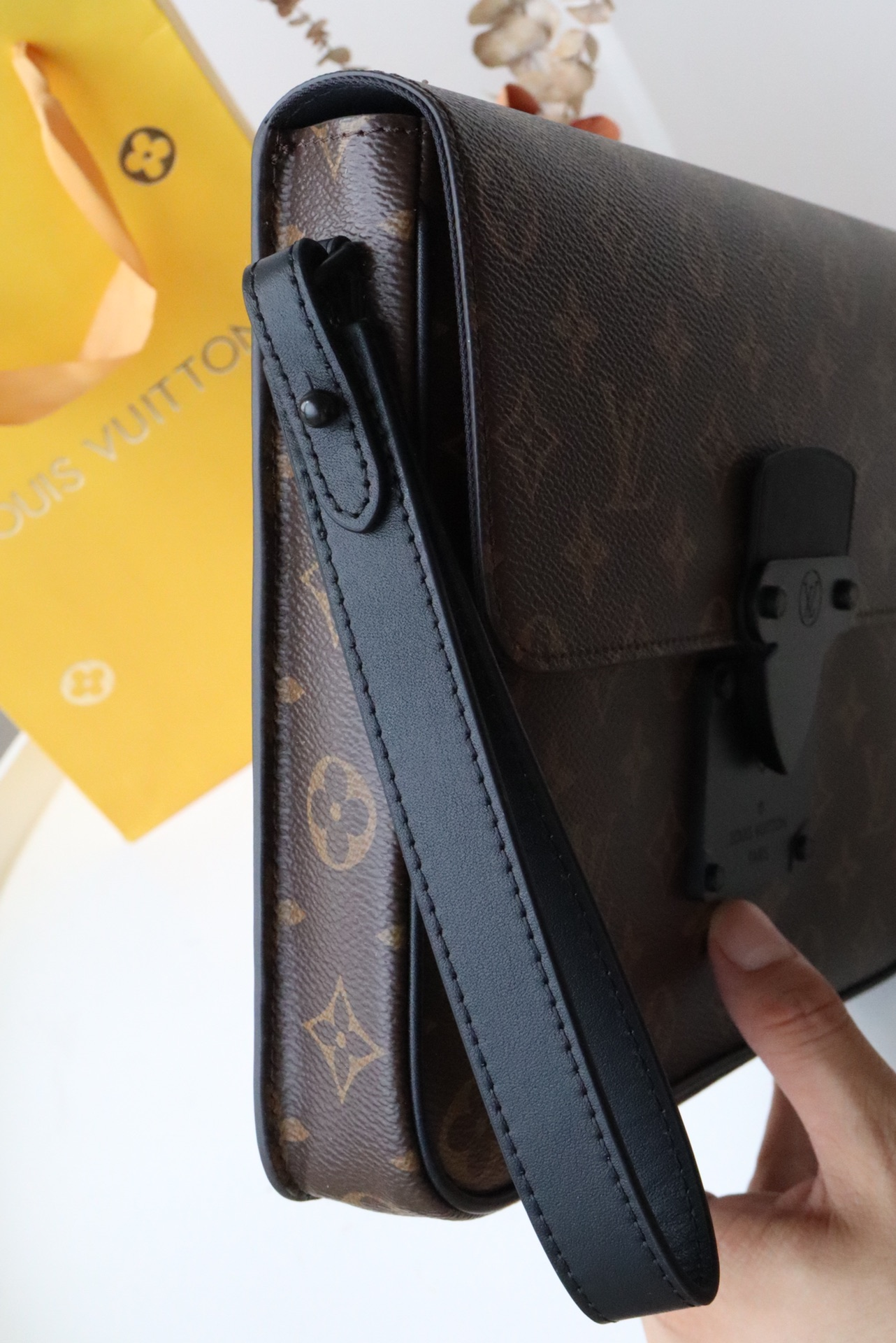Louis Vuitton ポシェット・A4 Sロック モノグラム