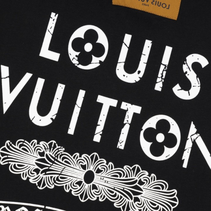 LOUIS VUITTON x Chrome Hearts コラボレーション、26SS 限定版ロゴプリントTシャツ