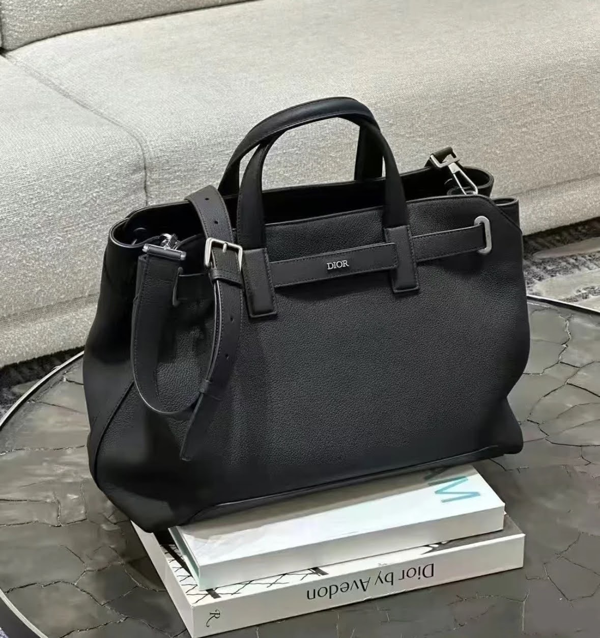 仕事も旅行も◎収納力 メンズDior 2WAY バッグM