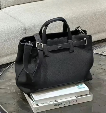 仕事も旅行も◎収納力 メンズDior 2WAY バッグM