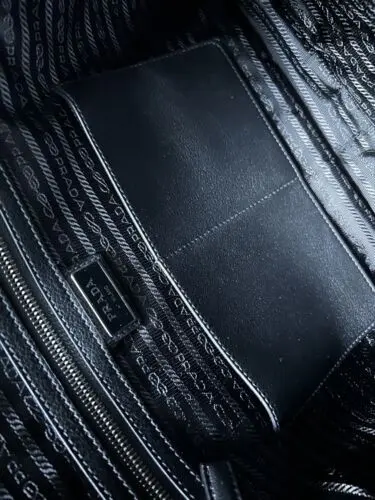 PRADA プラダロゴ レザー ブリーフケース ビジネスバッグ 2VE368