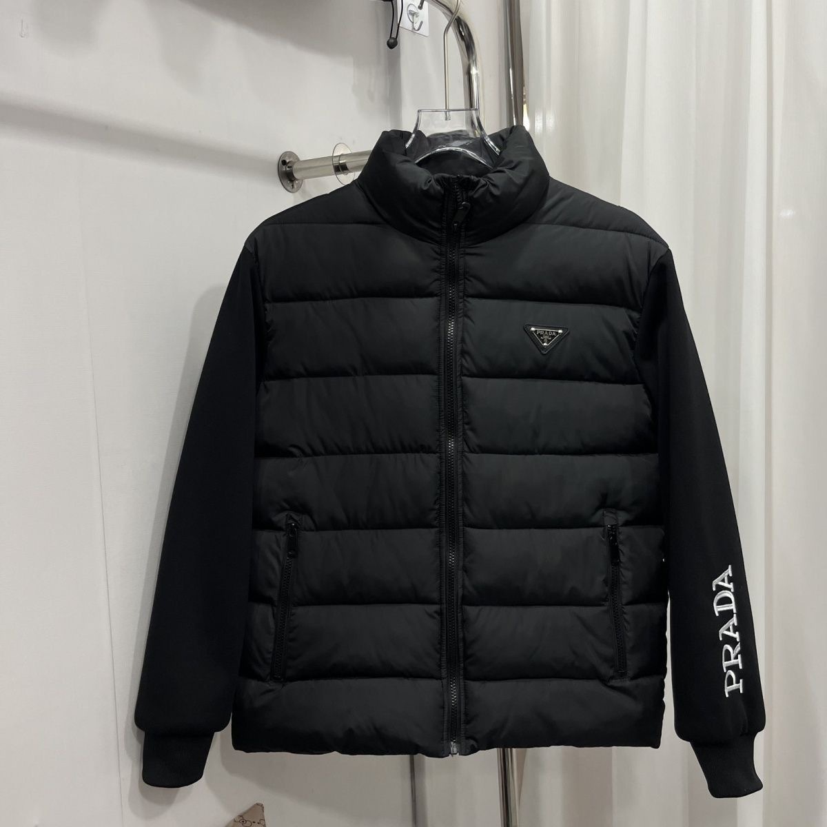 【VIPセール】PRADA 早い者勝ちセール！ダウンジャケット