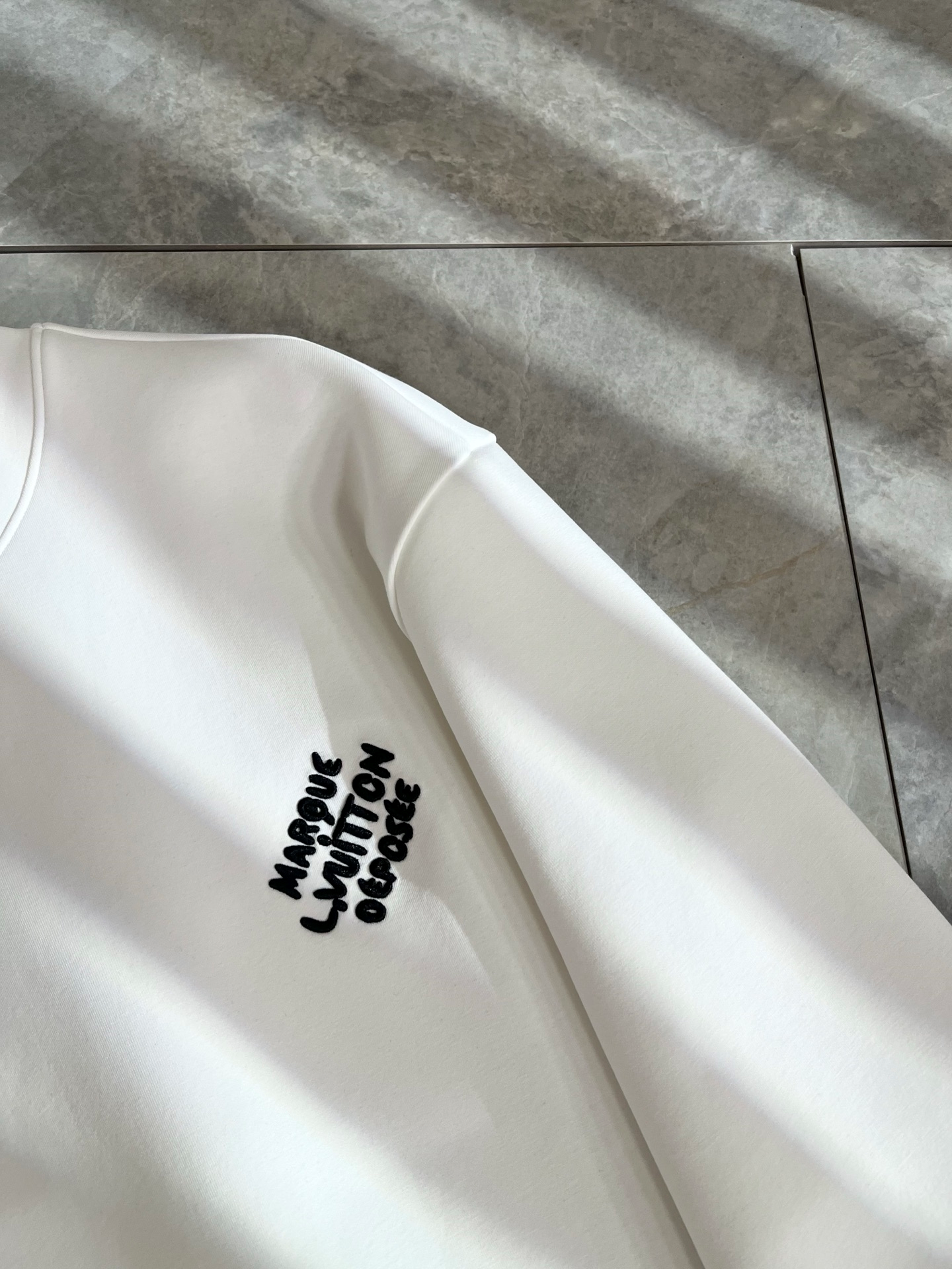 LOUIS VUITTON バックロゴ ユニセックス プルオーバー