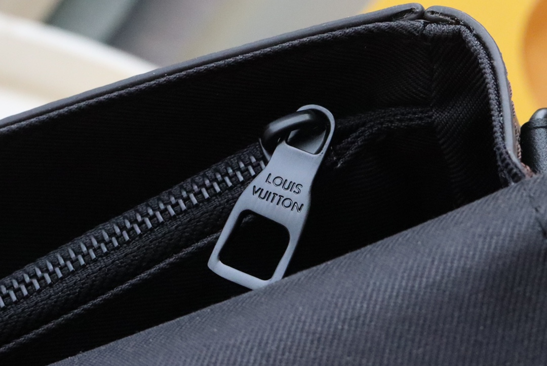 Louis Vuitton ポシェット・A4 Sロック モノグラム