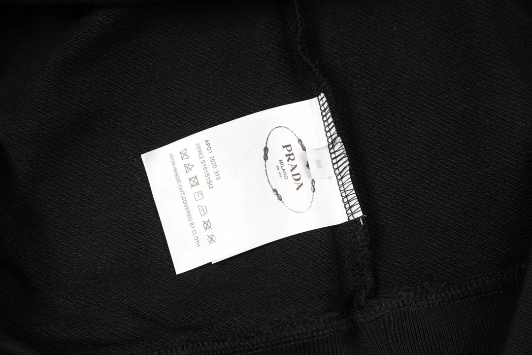 【PRADA公式旗艦店】ご好評に付き再入荷！！