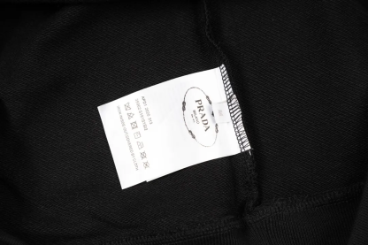 【PRADA公式旗艦店】ご好評に付き再入荷！！