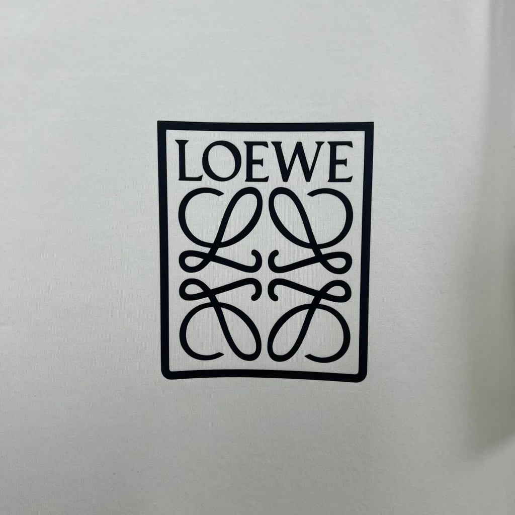 LOEWE『S-4XL』トレンド最先端 シーズン必須アイテム コーディネートの主役 アウトドア クラシック Ｔシャツ