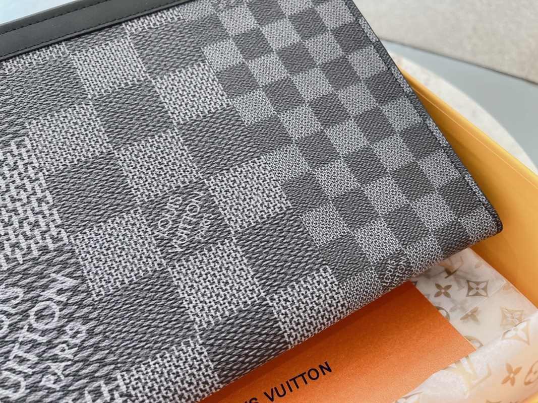 Louis Vuitton ☆ ルイヴィトン メンズポーチ、クラッチ、セカンドバッグ